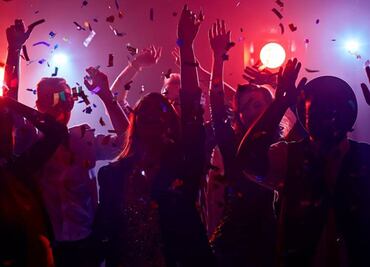 Tras fiesta clandestina, mueren por Covid-19 mamá y 7 tíos de quinceañera en Argentina