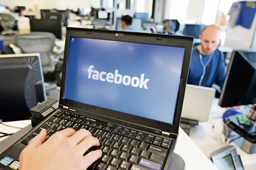 El Centro de Estudios Sociales y de Opinión Pública de la Cámara de Diputados explicó que de los usuarios de alguna red social, 97.5% ocupa Facebook (ARCHIVO EL UNIVERSAL)