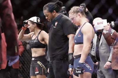 Achacan derrota de Rousey a su entrenador