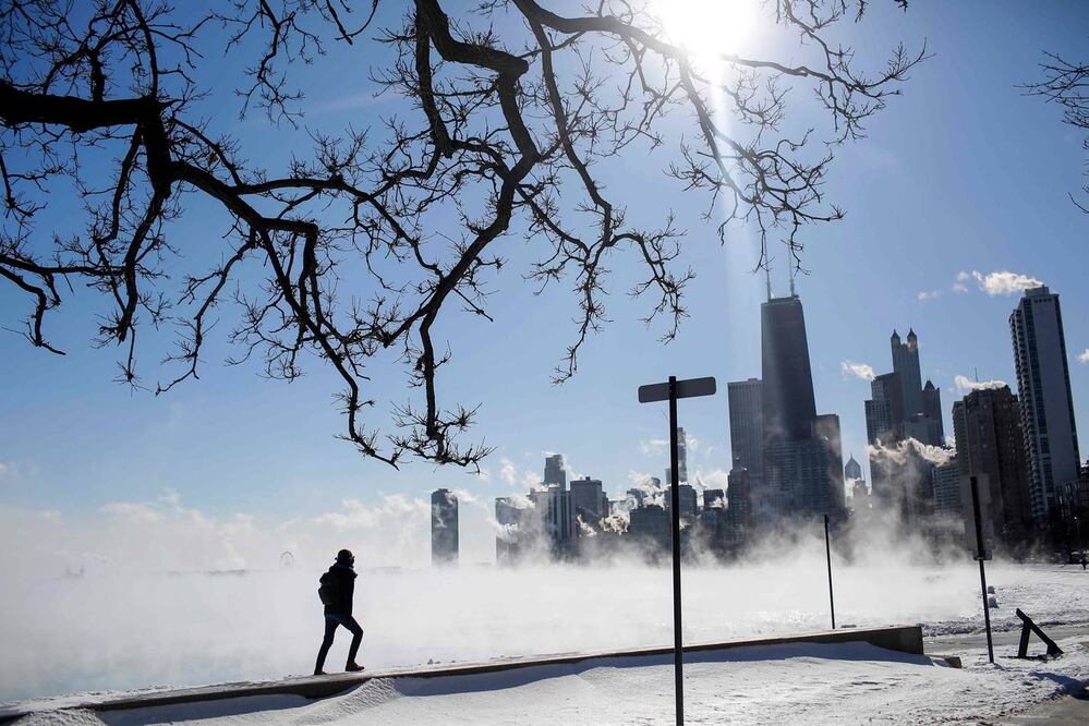 El agua dulce del lago Michigan se congeló y sus brotes causan sensación. / Foto: Joshua Lott/AFP