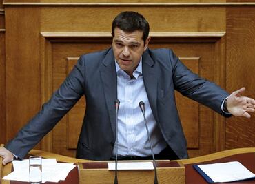 Tsipras defiende rescate como "única opción" para Grecia