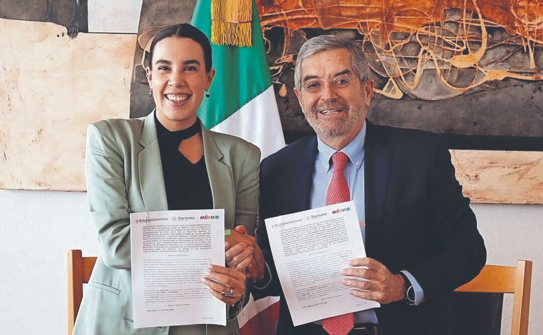 Josefina Ramírez y Juan Ramón de la Fuente signaron el acuerdo. Foto Especial