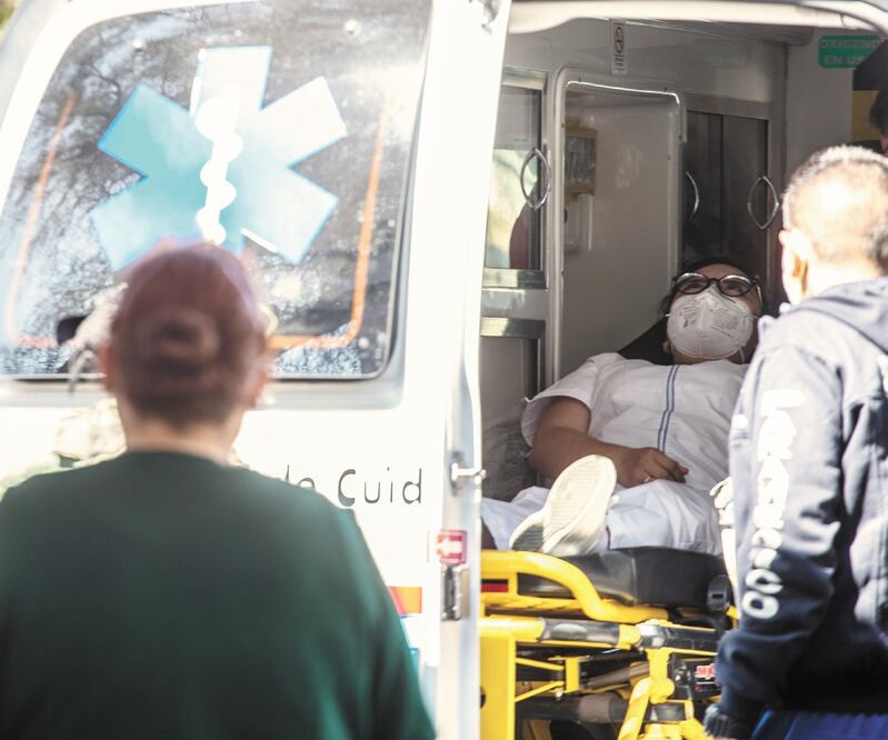 Tal como sucedió con el sector salud, autoridades pondrán a disposición ambulancias para atender reacciones de la vacuna. ARCHIVO EL UNIVERSAL