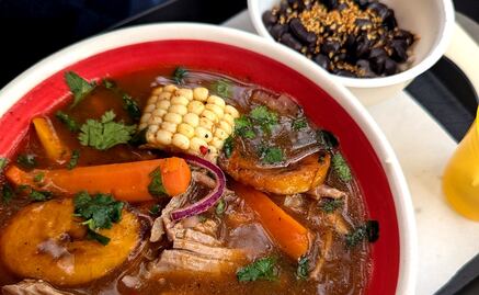 Cuál es la mejor hierba para darle sabor al mole de olla