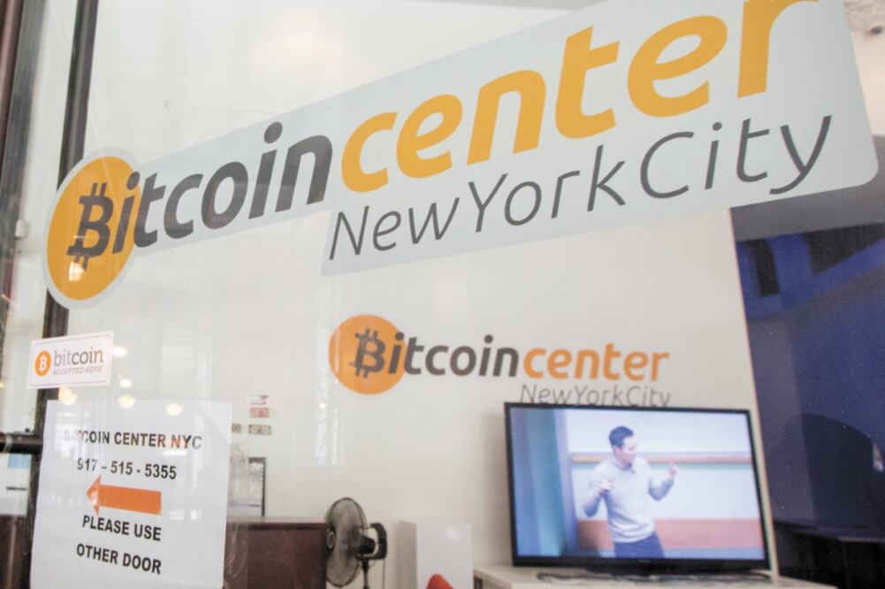 Las medidas que se establezcan para los activos virtuales evitarán que sean un canal para extracción de recursos por ciberataques, explica el Banxico. / ARCHIVO EL UNIVERSAL