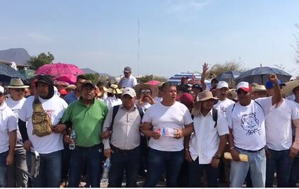 CNTE realiza protesta contra gobernador de Michoacán en evento de AMLO