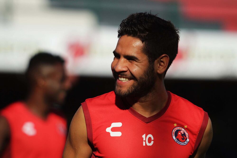 Imago7. Ex jugador del River Plate en entrenamiento con el Veracruz