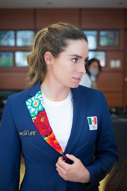 Trajes de la delegación mexicana para las olimpiadas cuenta con bordados tehuanos