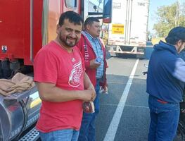 “¿Qué comemos?, ¿A dónde vamos al baño?"; cientos de personas entran en desesperación al estar varados más de 24 hrs en Guanajuato