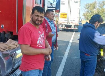 “¿Qué comemos?, ¿A dónde vamos al baño?"; cientos de personas entran en desesperación al estar varados más de 24 hrs en Guanajuato