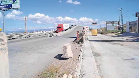 Un puente donde transitan peligro y despilfarro