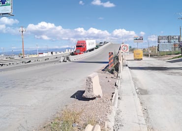 Un puente donde transitan peligro y despilfarro
