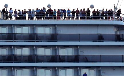 Crucero rechazado en 5 países por temor a coronavirus desembarca finalmente en Camboya