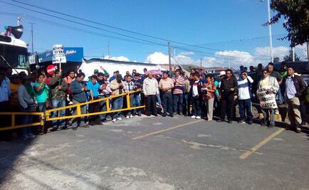 Maestros realizan caravana hacia el Altiplano