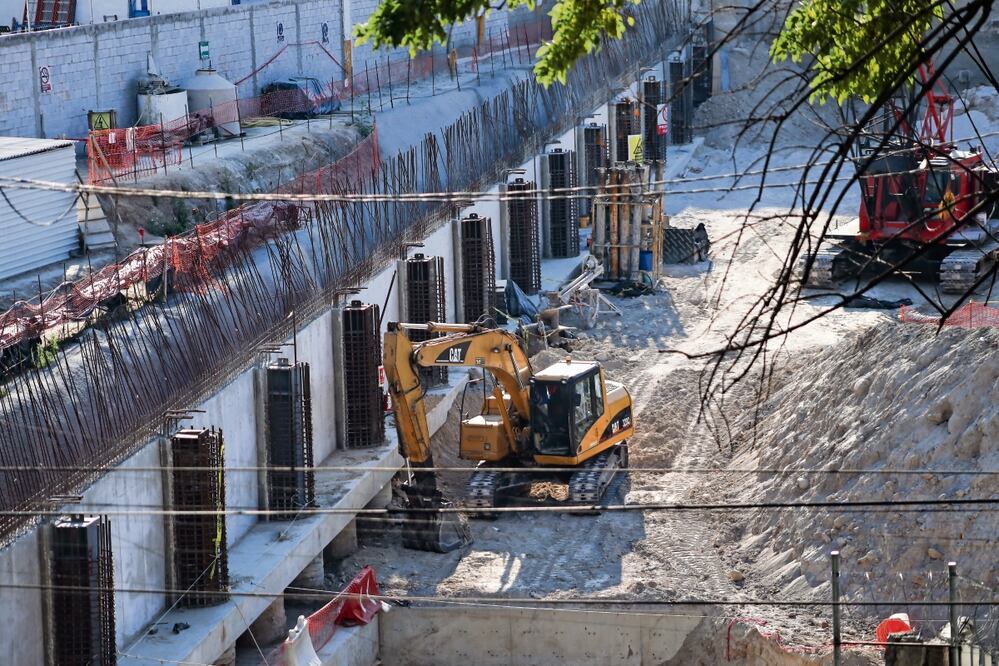 Actualmente está en proceso la ampliación de la Línea 12 del Metro, de Mixcoac a Observatorio, que ya lleva dos gestiones de jefes de Gobierno. Foto: Especial