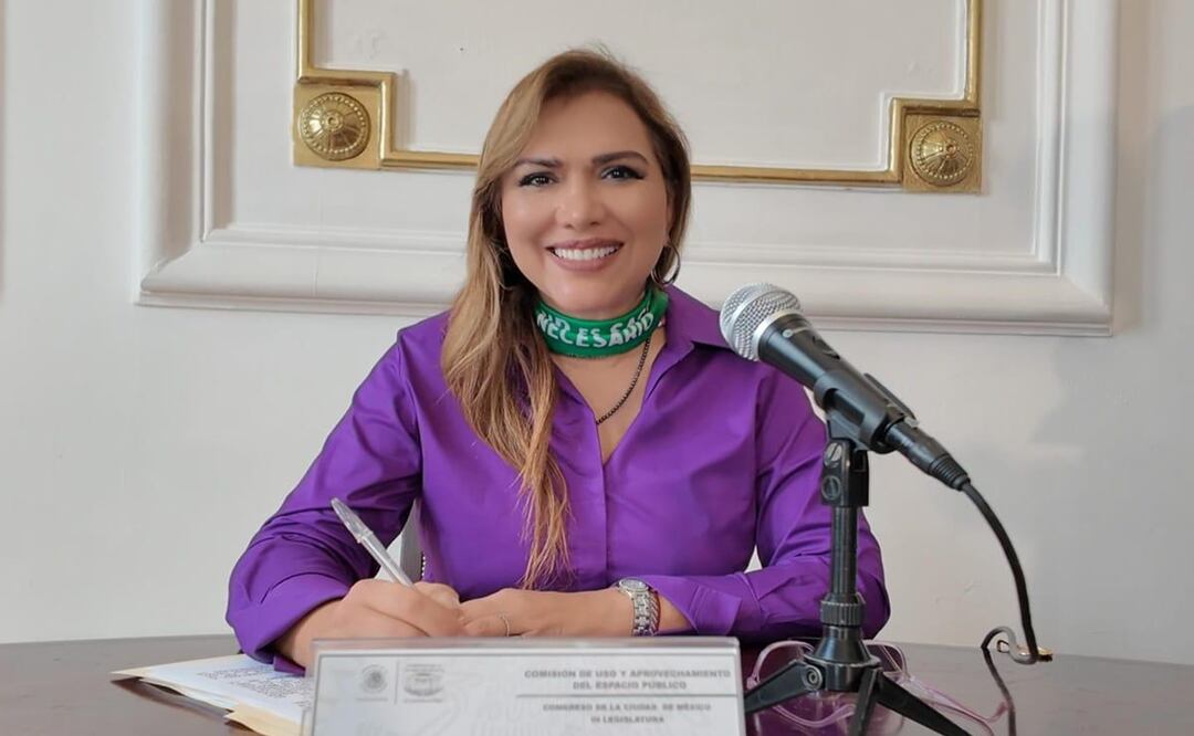 Proponen reforma para igualdad de apellidos en formatos de solicitud de trámites de CDMX. Foto: Especial