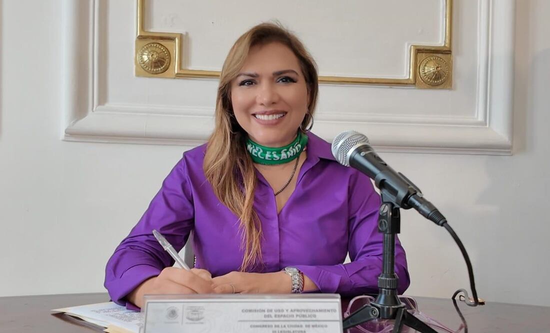 Proponen reforma para igualdad de apellidos en formatos de solicitud de trámites de CDMX. Foto: Especial