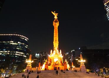 Monumentos de la CDMX se pintan de naranja para conmemorar el Día Mundial de la Lucha contra el Cáncer