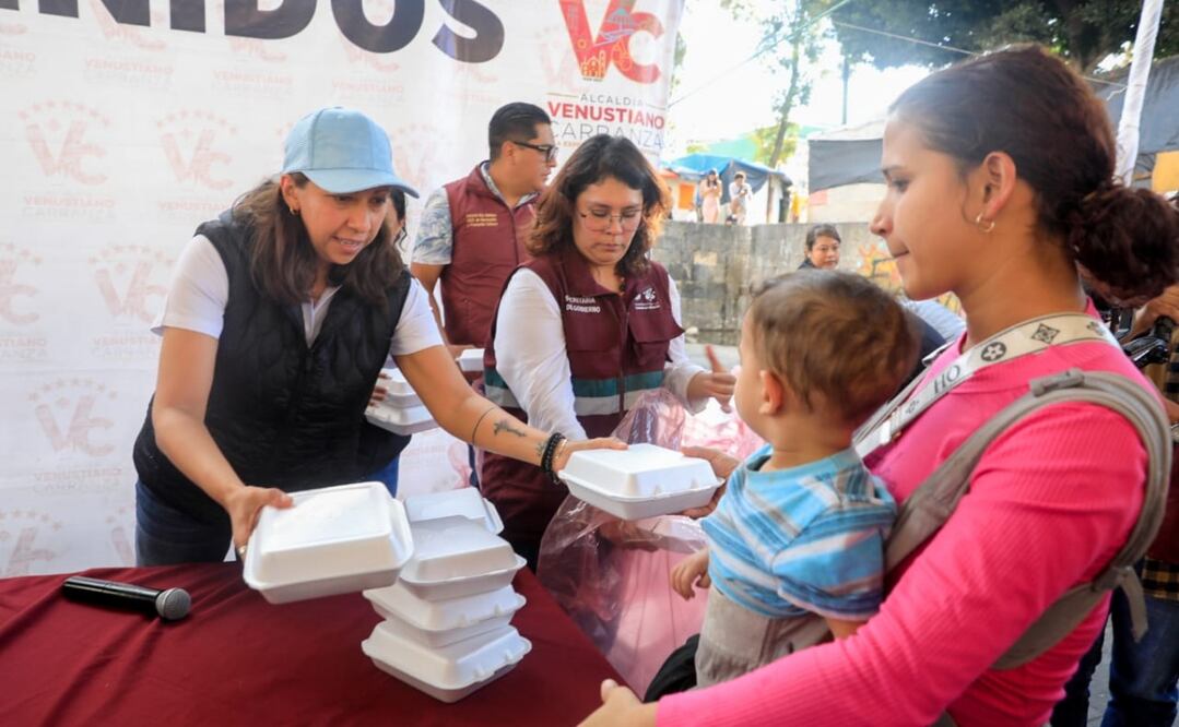La alcaldesa estuvo acompaña de su gabinete quienes llevaron a cabo una jornada integral de atención. Foto: Especial