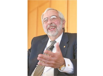 Graue, aspirante a segundo periodo en la UNAM, va por escuelas en Oaxaca y Chiapas