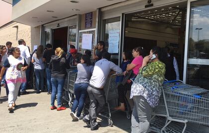 Empleados cierran tiendas departamentales en Morelia y Zamora