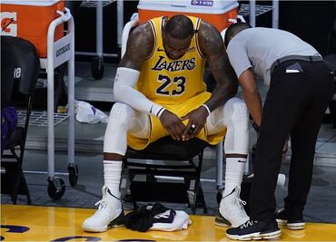 Devin Booker y los Suns echaron al campeón, los Lakers de Los Ángeles