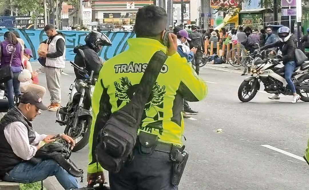 Durante el Mundial, policías de la SSC, principalmente de Tránsito, fueron vistos con la imagen de un ajolote en la espalda. Foto: ARCHIVO EL UNIVERSAL