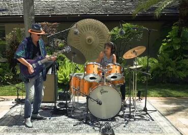 Carlos Santana y Ringo Starr cantan por la justicia social