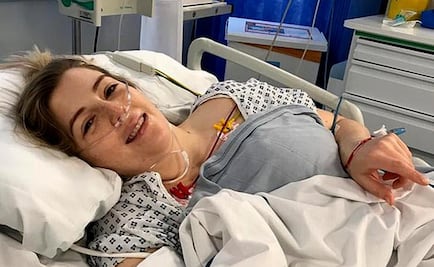 Joven casi muere por “estirar el cuello” mientras veía televisión en Londres