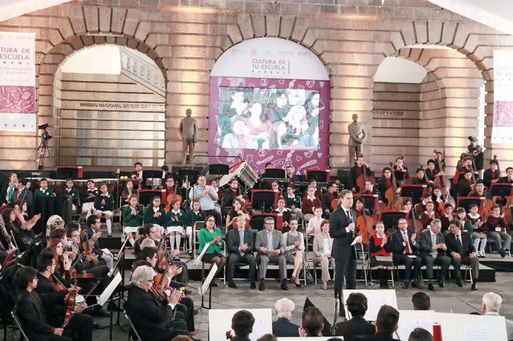 Aurelio Nuño, titular de la SEP, presentó la estrategia en un acto amenizado por la Orquesta Juvenil Escuela Carlos Chávez y el Coro Infantil de la República, bajo la dirección del maestro Eduardo García Barrios. (ALEJANDRA LEYVA. EL UNIVESAL)