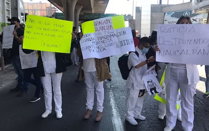 “Llevamos seis quincenas sin cobrar": personal médico y bomberos bloquean Periférico Norte