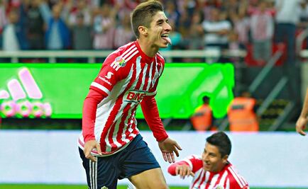 Chivas golea y mantiene la racha sobre Pumas