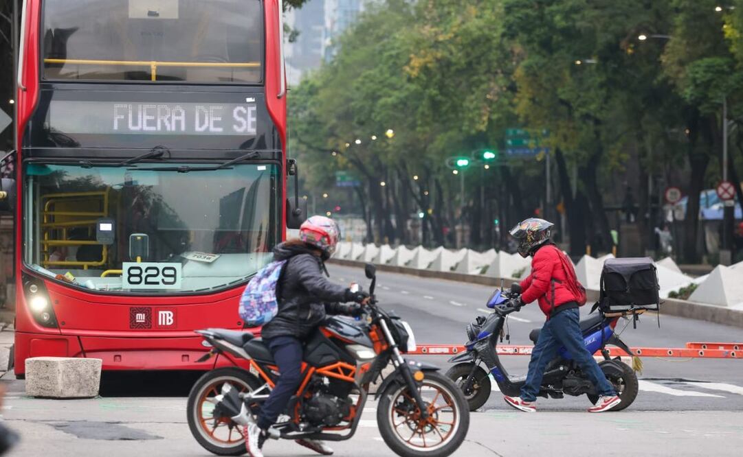 Bloqueo que lleva más de 15 horas en paseo de la reforma e insurgentes. 
Video: Axel Sánchez/ EL UNIVERSAL