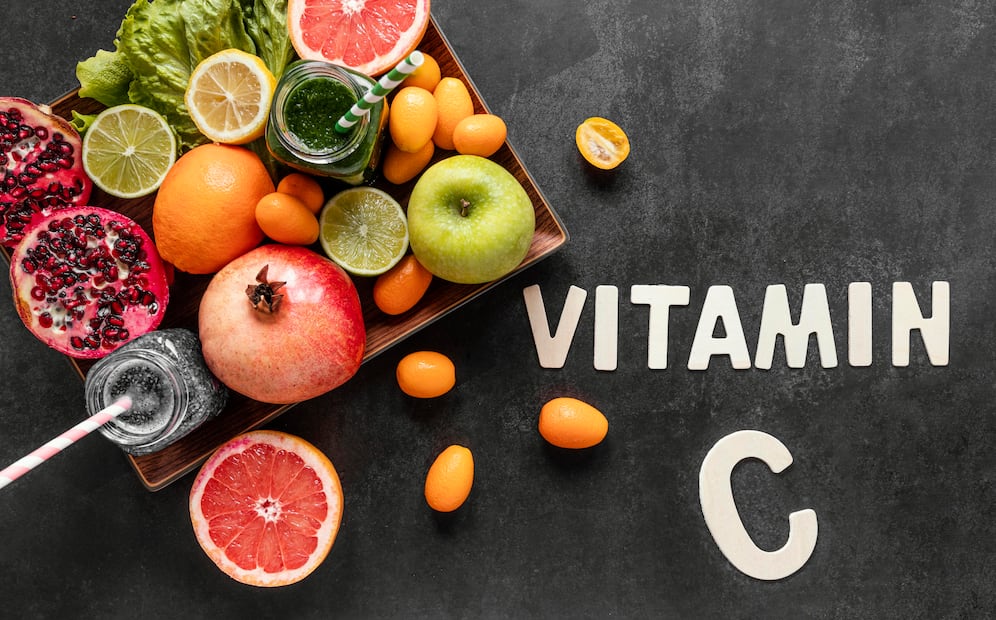 La vitamina C no se almacena en el cuerpo, por lo que es necesario consumirla diariamente con frutas frescas. Foto: Freepik