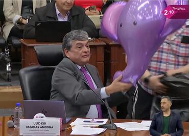 Consejeros del INE chocan por acordeones de elección judicial; Uuc-kib Espadas libera globo de elefante en la sala
