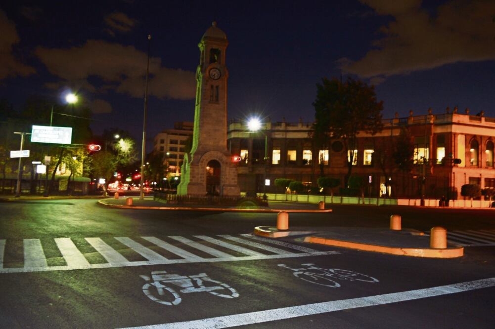 La avenida Bucareli es uno de los puntos donde el grupo de supuestos delincuentes atracaba a los transeúntes (ARCHIVO EL UNIVERSAL)
