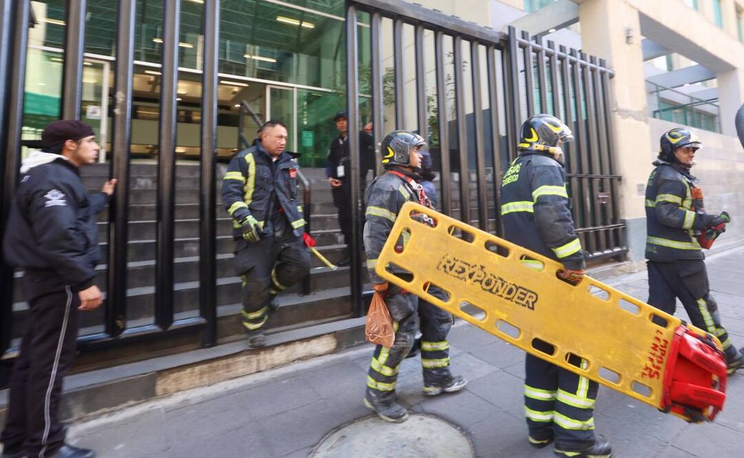El percance ocurrió interior del edificio de la SEP, ubicado en el número 127 de la calle Nezahualcóyotl, en el Centro. La víctima era guardia de seguridad privada. Foto: Valente Rosas/ EL UNIVERSAL