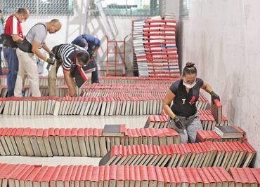 La tarea de acomodar un millón de libros tras sismo de 2017