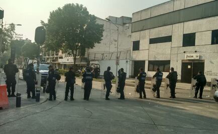 Pese a retiro de maestros, continúa cierre vial en Bucareli