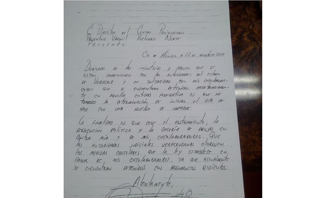 Carta escrita por Javier Duarte manifestando a las autoridades del Reclusorio las razones de su huelga de hambre. Foto: Especial