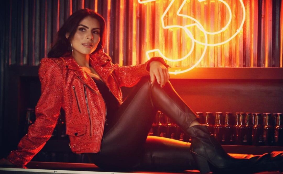 El look de María León nos robó el aliento para mal / Foto: Instagram @sargentoleon