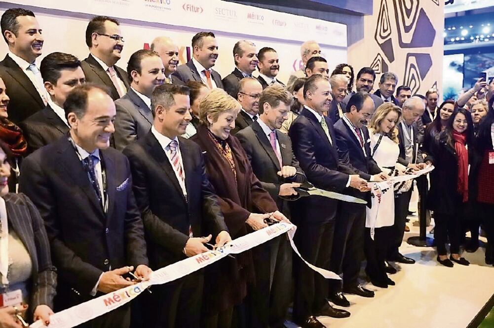 El gobernador Quirino Ordaz Coppel acompañó al secretario de Turismo, Enrique de la Madrid, en la inauguración del stand de México en la Feria Internacional de Turismo, que se realiza en la capital española 