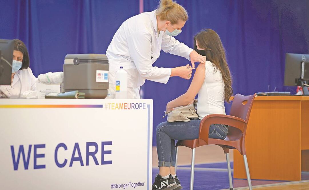 El progreso en las campañas de vacunación es un factor que inyecta optimismo a la OCDE. Foto: Archivo/ El Universal.