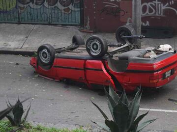 VIDEO: Volcadura en Iztapalapa deja una persona muerta; bomberos realizan labores en el lugar