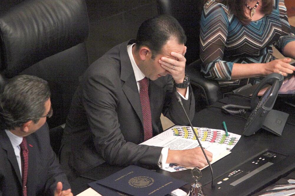 El presidente del Senado, Roberto Gil Zuarth (centro), dijo que habló con Jesús Zambrano y en San Lázaro hay disposición para que avance la minuta sobre la ley anticorrupción en cuanto la reciban (LUCÍA GODÍNEZ. EL UNIVERSAL)