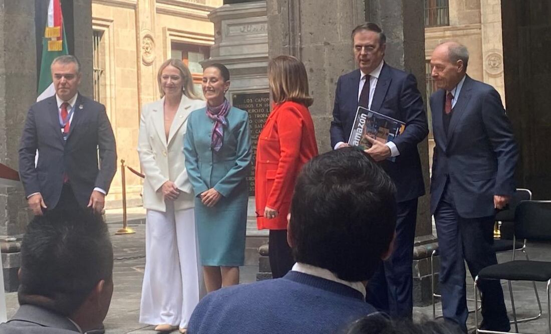 Rodeado de empresarios, Marcelo Ebrard que las inversiones en México “están seguras”, hay certeza y certidumbre. Foto: Ivette Saldaña/El Universal