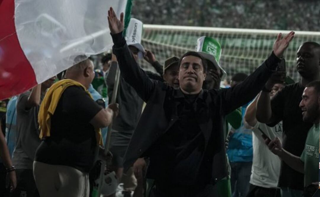 FOTO: Leyenda del futbol internacional presume fotografía con Efraín Juárez - @nacionaloficial