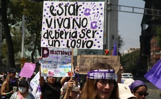 Marcha del 8M, en consignas y carteles; “estar viva no debería ser un logro”, expresan las asistentes