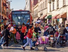 Alistan cambios en Línea 4 del Metrobús tras retrasos de hasta una hora debido al comercio