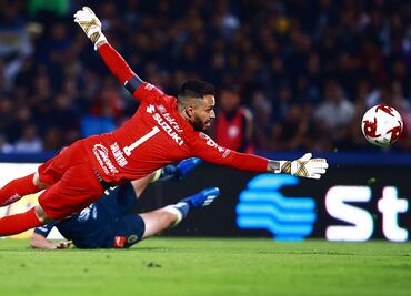 Con un rap revientan a Alfredo Saldívar por sus errores con Pumas